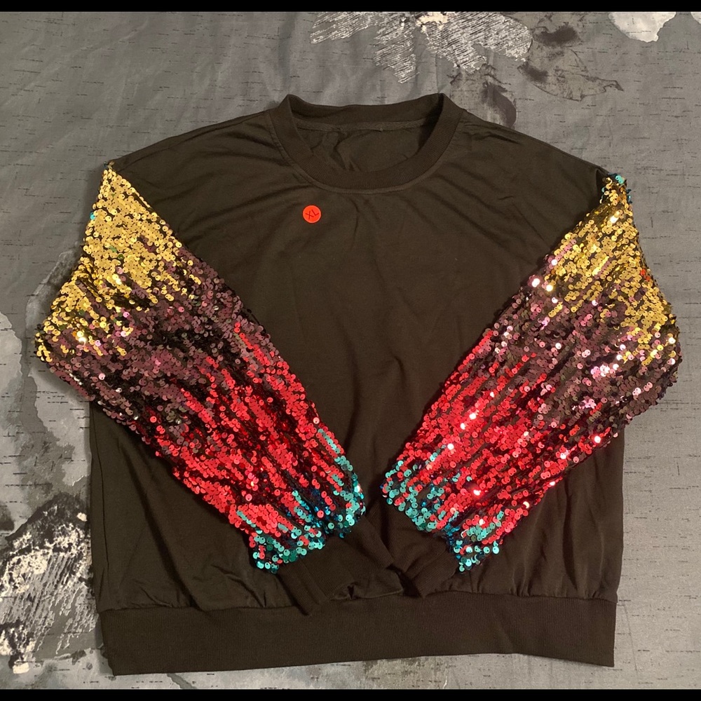Top with sequin sleeves. Super cute.
